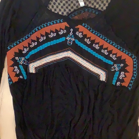 Free People Boho Embroidered Top w/elastic bottom - Picture 4 of 8
